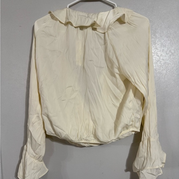 Elegant Cream Ruffle Blouse Size Medium - Picture 2 of 5